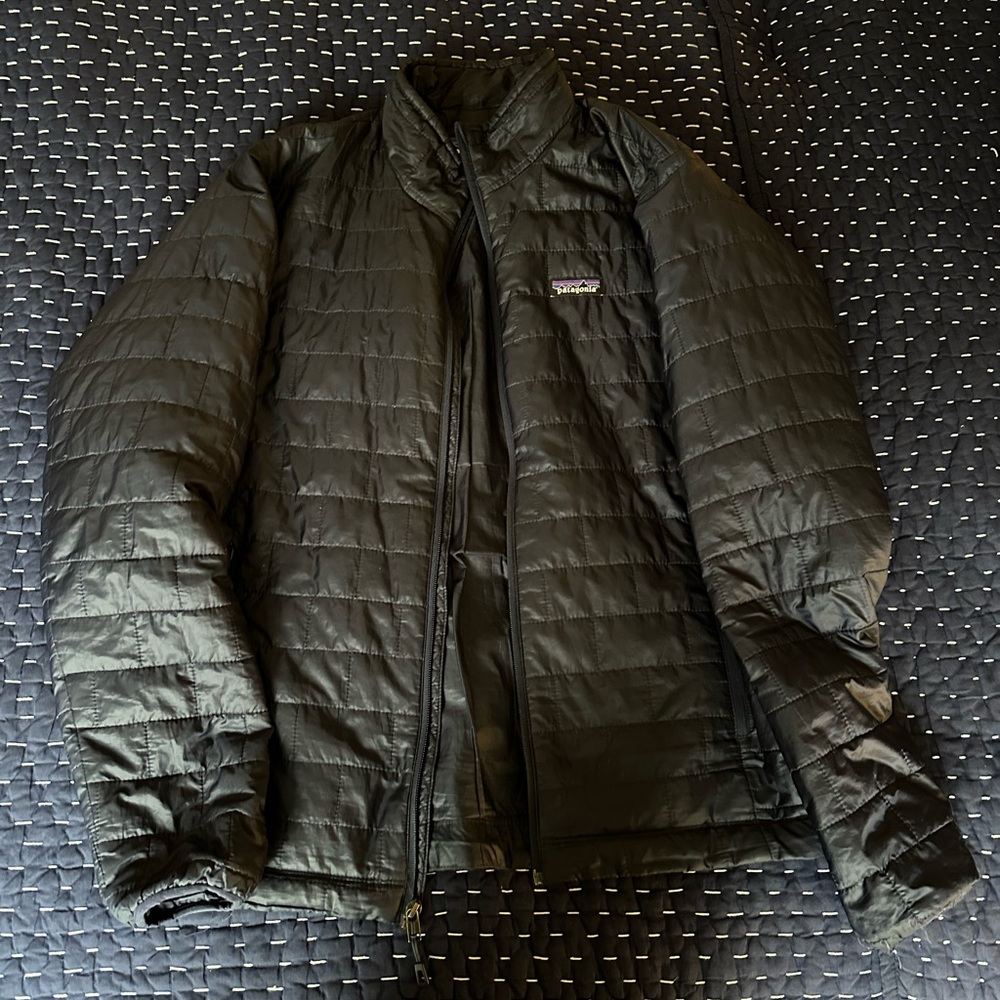 Navy Blue Patagonia Men’s Medium Nano Puff Jacket